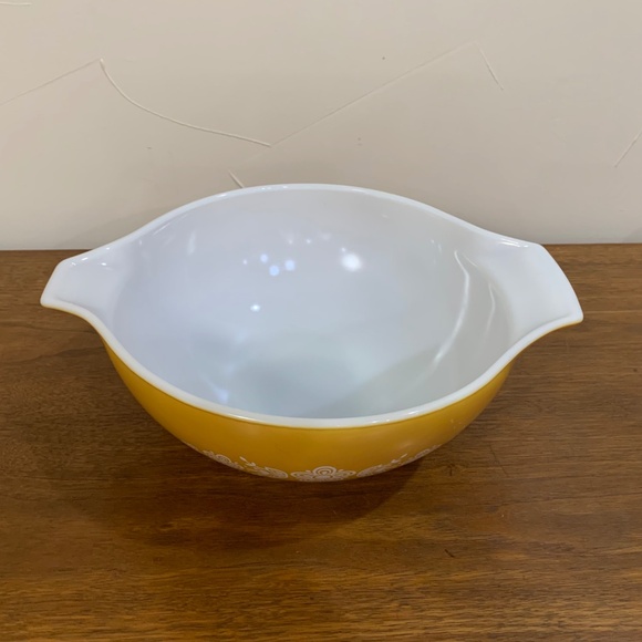 Vintage Pyrex - Butterfly Gold - 4 Qt Bowl - Picture 8 of 16